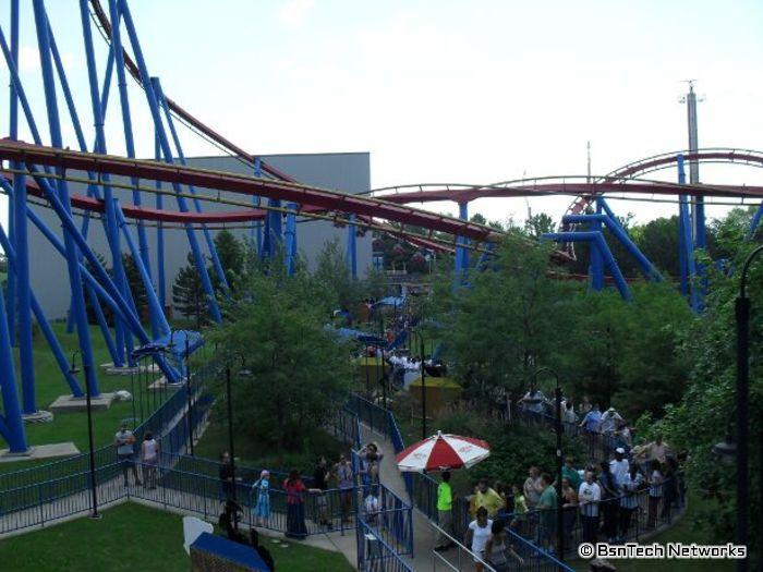 Superman Track and Queue Line